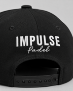 Détail broderie arrière Impulse Padel sur Casquette Technique Airflow noire