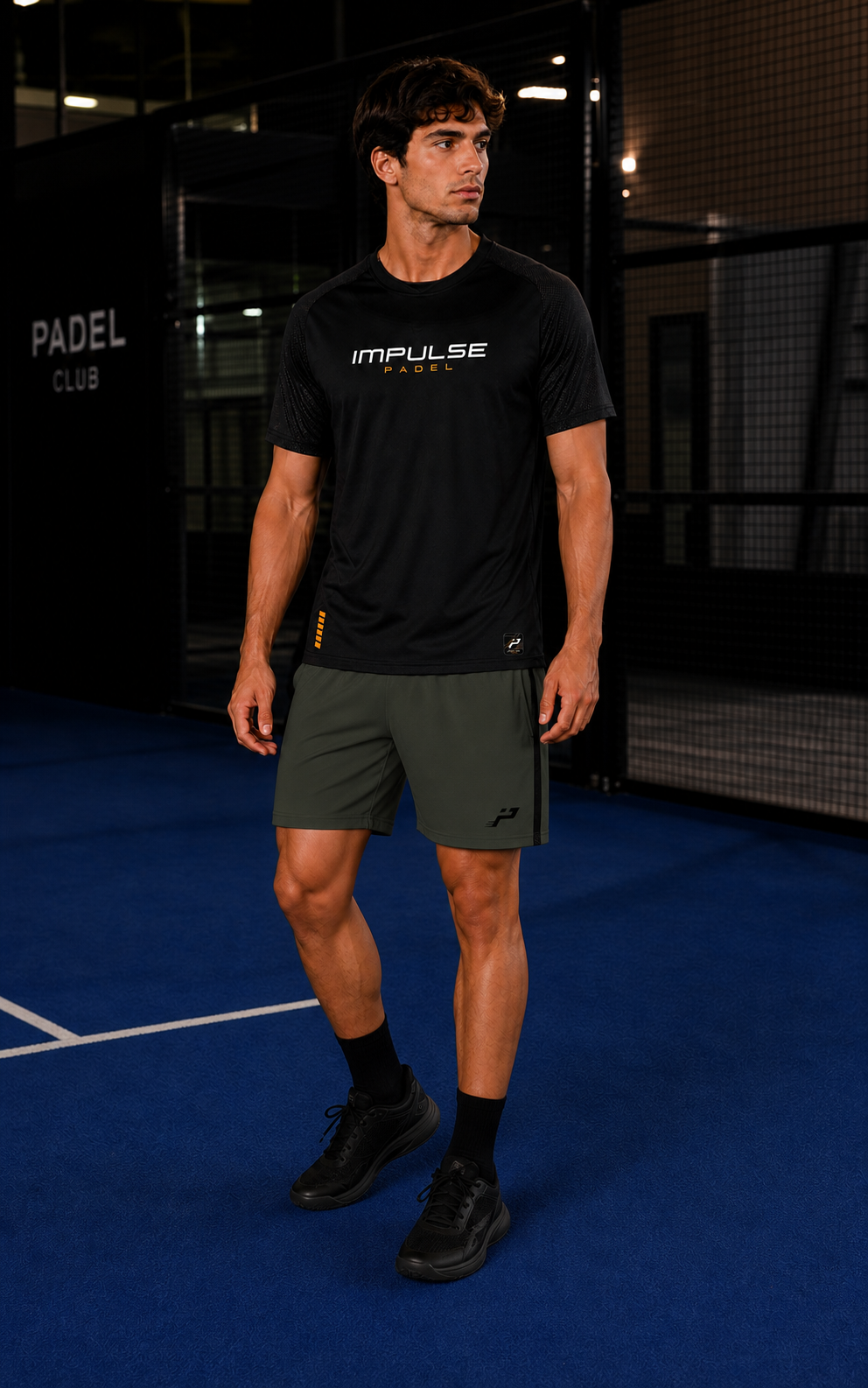 Short technique de padel homme PA1030 kaki et noir Impulse Padel porté de face