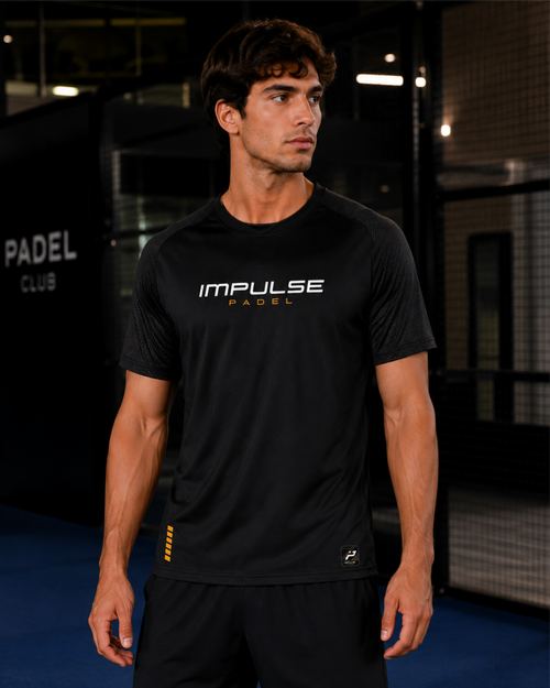 T-shirt technique de padel homme PA4030 noir Impulse porté de face