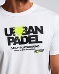 Détail du design Urban Padel sur t-shirt blanc Impulse Padel