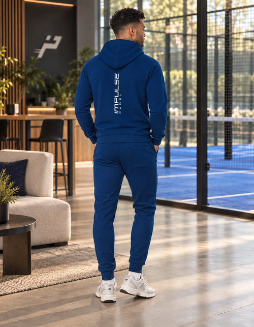 Ensemble jogging technique bleu Impulse Padel homme porté de dos