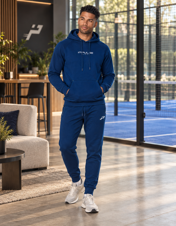 Ensemble jogging technique bleu Impulse Padel homme porté de face