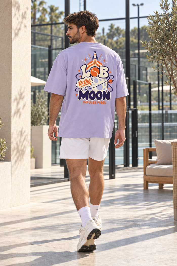 T-shirt oversize Lob to the Moon Lila porté par un homme vue de dos